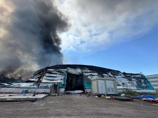 Kayseri'de Mobilya Fabrikasında Yangın